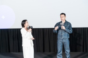 專業活動主持人劉千嫚（Charlene）擔綱南港 LaLaport 威秀影城開幕式司儀，與嘉賓劉冠廷互動