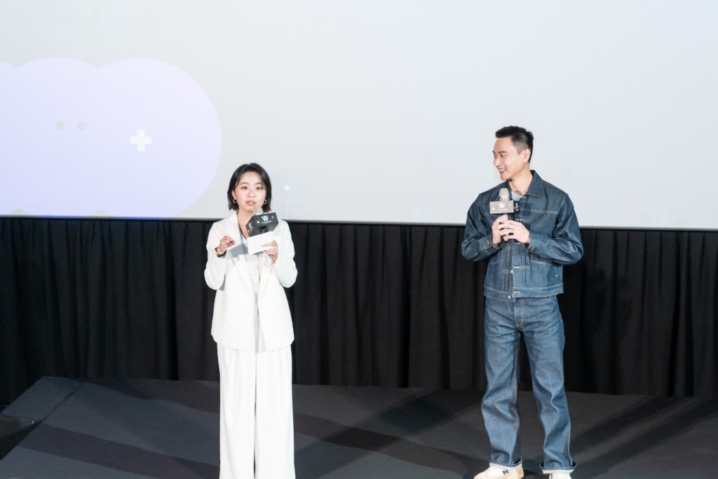 專業活動主持人劉千嫚（Charlene）擔綱南港 LaLaport 威秀影城開幕式司儀，與嘉賓劉冠廷互動