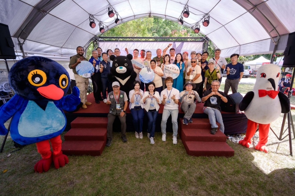 國際級活動成功的背後是無數次的細節校對。與主辦單位緊密配合，確保每一位國際貴賓的名字與頭銜都能精準呈現。