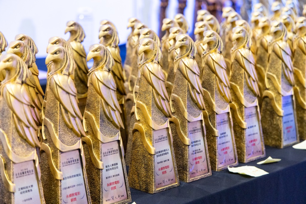 專業主持人劉千嫚（Charlene）主持金雕微電影展頒獎典禮，展現 119 個獎項的大型控場能力。