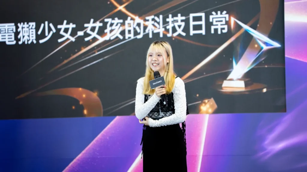 創作者影響力大賞頒獎典禮得獎者上台畫面