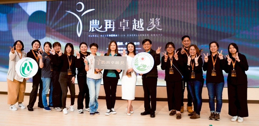 頒獎典禮主持幕後|策劃人員、直播人員與舞台團隊全體合影